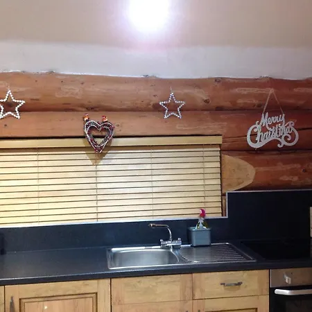 Chata Lyne View, Log *