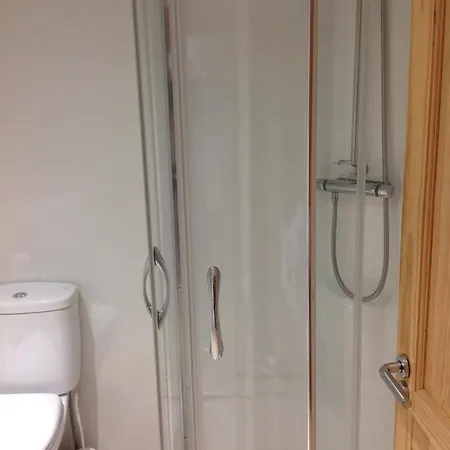 Lyne View, Log Alojamento de Turismo Selvagem *