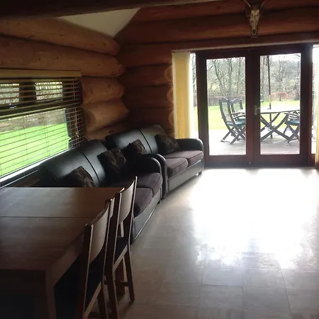 Lyne View, Log Gerendaház