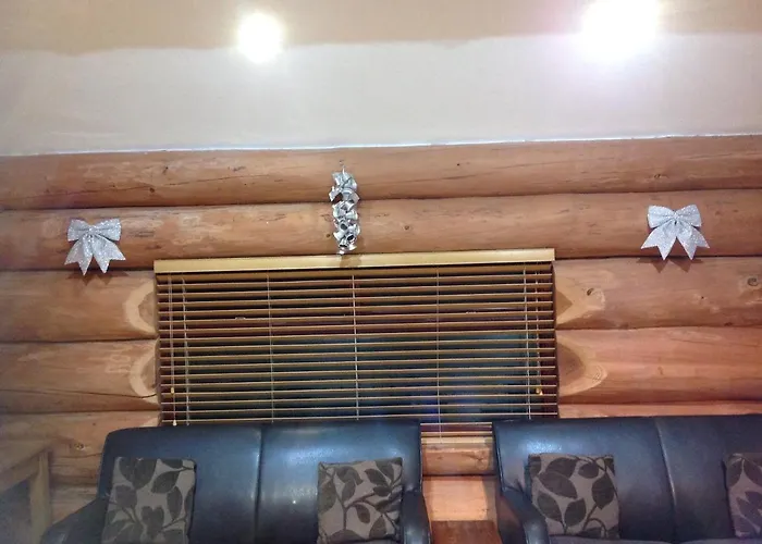 Lyne View, Log Lodge