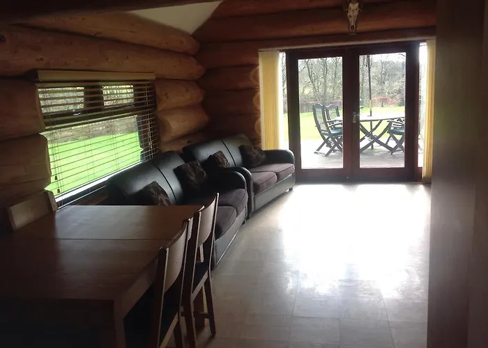 Lyne View, Log Lodge